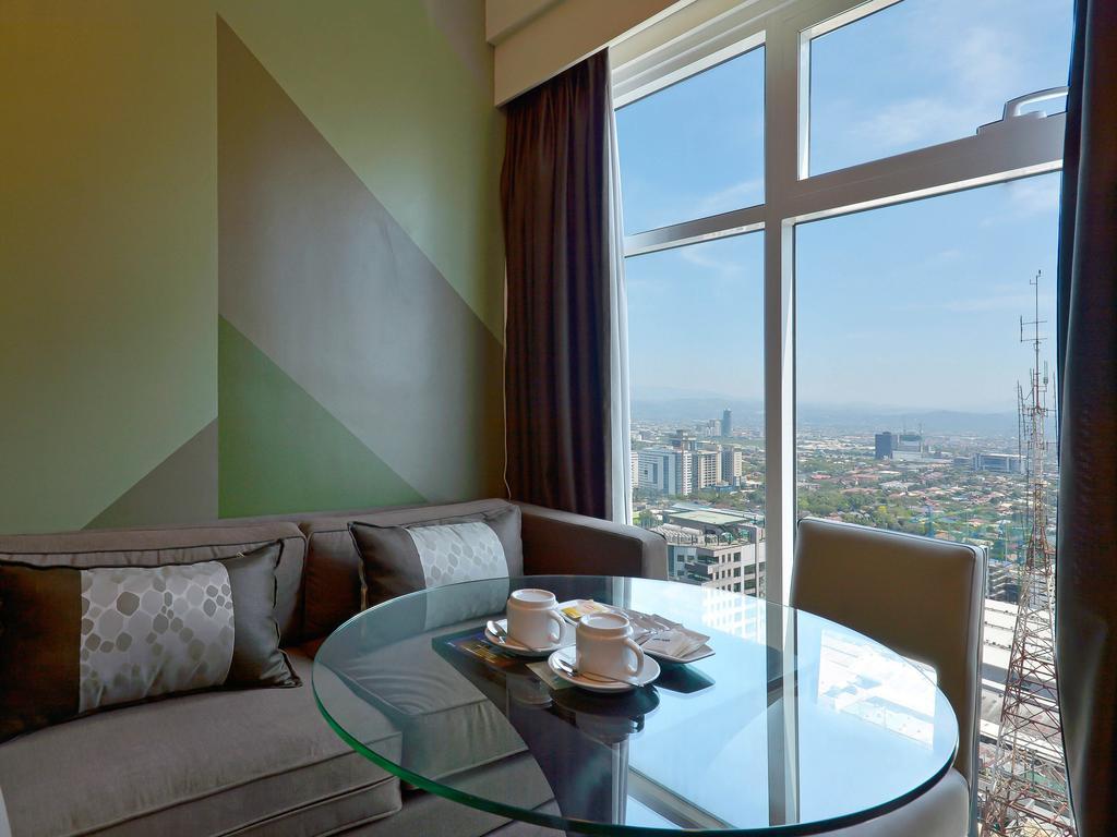 Currency Serviced Suites Manila Exterior foto